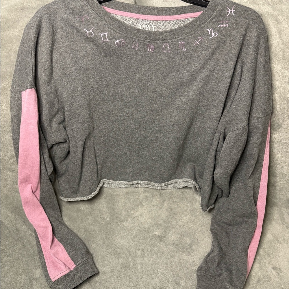 Will call size Large Gray & Pink Cropped Sweatshirt with metallic zodiac Symbol